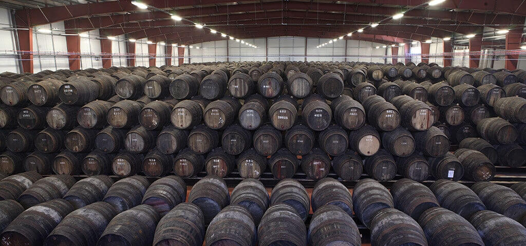 Além de produzir vinho a partir de uvas das suas próprias quintas, a Taylor’s também compra uvas a viticultores...