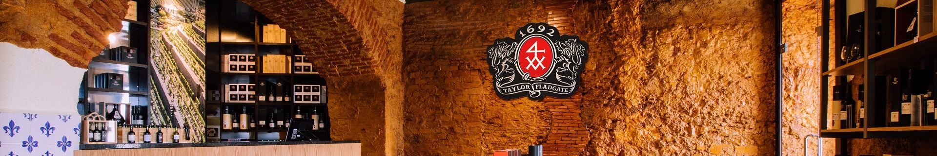 体验店位于里斯本阿尔法玛（Alfama）旧城区，邻近查瑞德雷大宅（Chafariz del...
